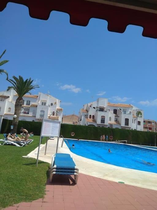 Appartamento Alex Bungalow Torrevieja Esterno foto